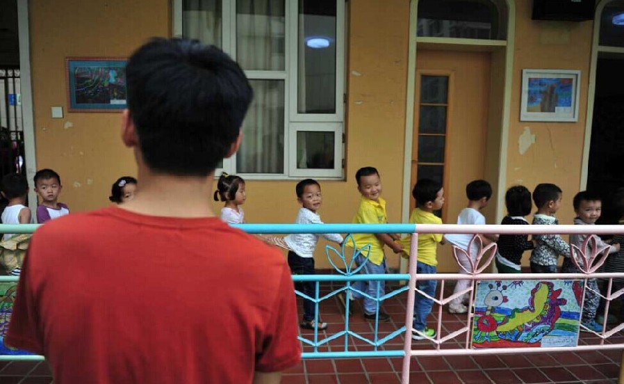 幼兒園90后“男阿姨”的一天 幼兒園90后“男阿姨”的一天