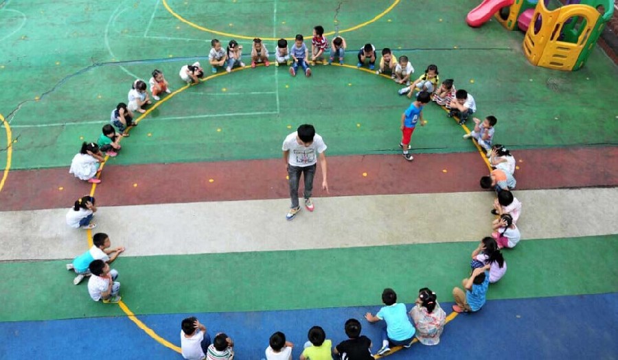 幼兒園90后“男阿姨”的一天 幼兒園90后“男阿姨”的一天