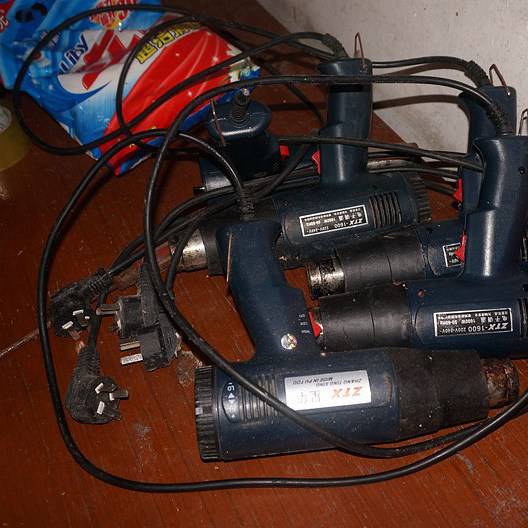 假劣“紅?！卑父嫫? title=