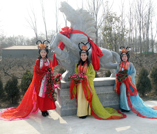 春滿商都逛廟會 龍馬精神過大年 春滿商都逛廟會 龍馬精神過大年