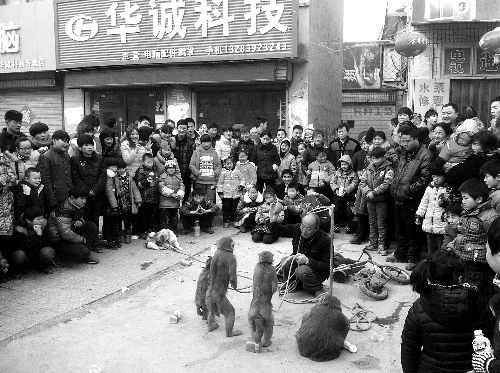 比春運更擠的地方是?？h廟會(組圖)