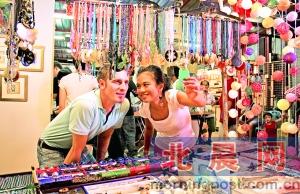 更多的購物樂趣要在夜市、跳蚤市場中慢慢發(fā)掘。