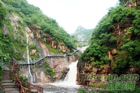 西峽龍?zhí)稖稀矮I禮”國慶節(jié) 西峽龍?zhí)稖稀矮I禮”國慶節(jié)