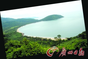 長長的沙灘海岸。