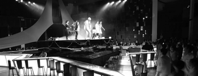 　　晚上的clubmed里有各種歡樂演出?！? oldsrc=