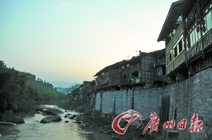 　　夕陽(yáng)下的古鎮(zhèn)?！? complete=