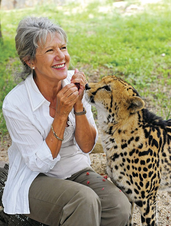 　　自然保護(hù)區(qū)、瀕危動物 中心、奢華營地酒店,無一不是Lente女士熱愛動物和大自然的杰作