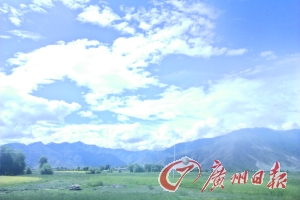 途中的大河煙波浩渺。