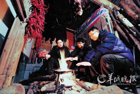 　　在土家人吊腳樓小住的那個夜晚,讓我想起了外婆家。