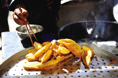 陜北特色小吃黃炸糕。