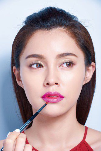 艷陽天 太陽鏡和口紅會(huì)更配哦