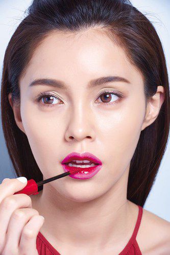 艷陽天 太陽鏡和口紅會(huì)更配哦