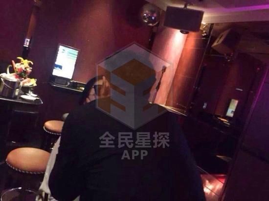 網(wǎng)絡(luò)曝光的田源激吻照，田源稱是角度問題