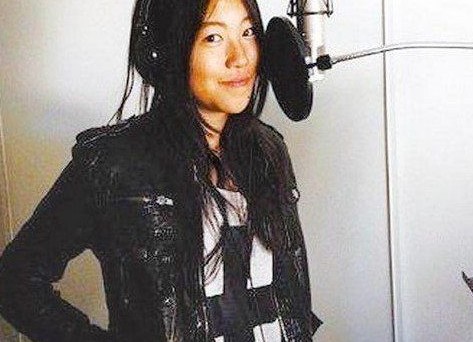 王菲女兒竇靖童的彈唱視頻被網(wǎng)友贊美。（資料圖）