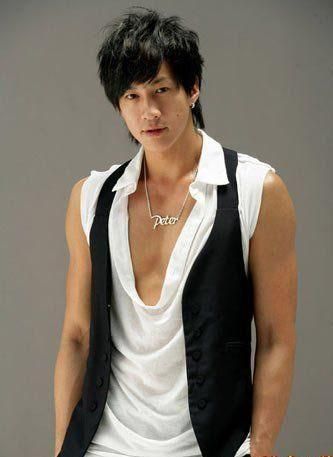 何潤(rùn)東稱微博被盜號(hào)警方回應(yīng)暫不立案 何潤(rùn)東稱微博被盜號(hào)警方回應(yīng)暫不立案