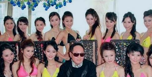 趙世曾與眾佳麗合影 趙世曾與眾佳麗合影