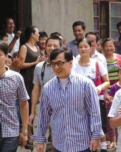 成龍?jiān)谑徍J(rèn)祖歸宗。