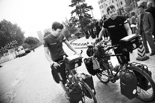 他們說(shuō)，希望唇腭裂患兒能開(kāi)口微笑 邱曉峰/圖