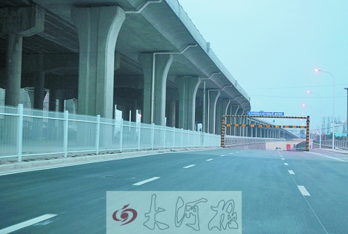 下穿隧道限高3米，不影響公交車通行。