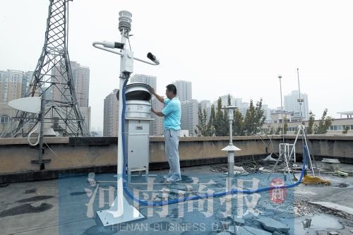 鄭州灰霾監(jiān)測站正在調(diào)試，預(yù)計9月將正式投入使用 記者 鄧萬里/攝