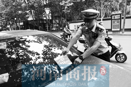 有了這張挪車卡，不會(huì)泄露隱私，別人又能方便地聯(lián)系上自己記者 邱曉峰/攝