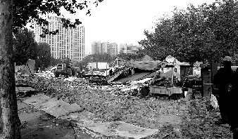 對(duì)公園選址的5.5萬(wàn)多平方米的違章建筑進(jìn)行拆除。