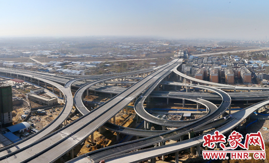 鄭州地鐵1號(hào)線和三環(huán)高架同日通車(chē) 市區(qū)擁堵大為緩解