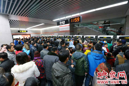 鄭州地鐵1號(hào)線和三環(huán)高架同日通車(chē) 市區(qū)擁堵大為緩解