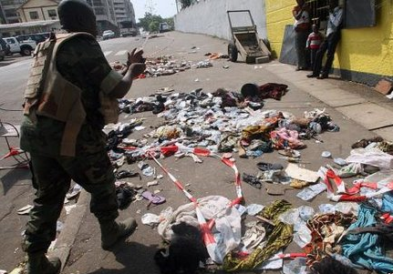 　當(dāng)?shù)貢r(shí)間2013年1月1日，科特迪瓦阿比讓市舉行慶祝新年的煙火表演時(shí)發(fā)生了嚴(yán)重的踩踏事故，造成至少