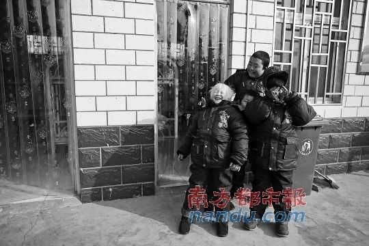 少不更事的孤兒被送往開封市福利院。