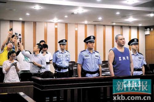 廣州市民政局民間組織管理局稽查處原處長李軍犯猥褻兒童罪，被判處有期徒刑4年。記者 孫毅/攝