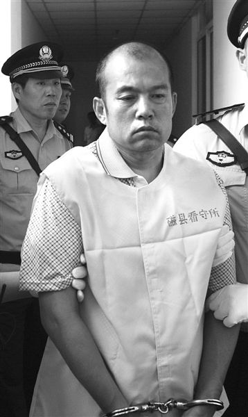 王書金前日被帶往邯鄲中院受審。 新華社發(fā)