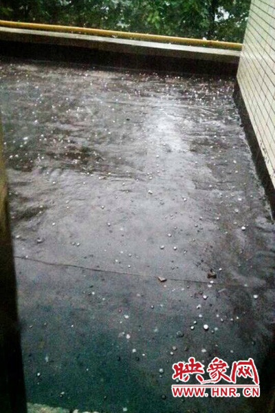 8月7日，下午鄭州高新區(qū)附近突降冰雹