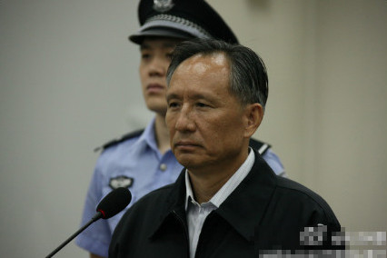 庭審現(xiàn)場的張曙光。