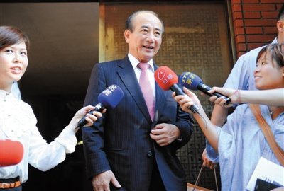 9月11日，王金平前往國民黨考紀會時回答記者提問。