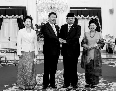 2日，國家主席習(xí)近平在雅加達(dá)同印度尼西亞總統(tǒng)蘇西洛舉行會談。 新華社發(fā)