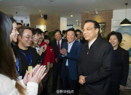 27日上午李克強到天津濱海新區(qū)考察。