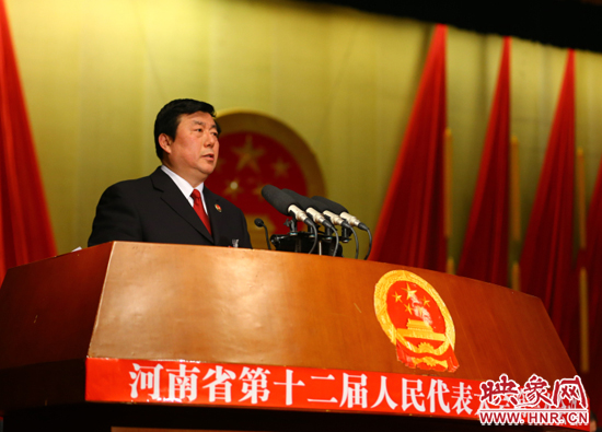 省人民檢察院檢察長蔡寧向大會作工作報(bào)告。