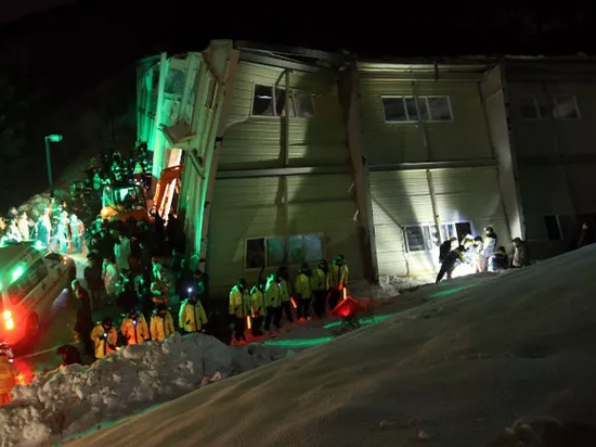 韓國一度假村屋頂坍塌 10人死亡100多人受傷 韓國一度假村屋頂坍塌 10人死亡100多人受傷