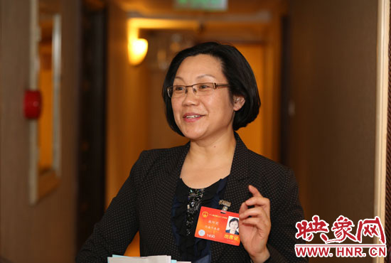 全國(guó)人大代表、商丘市實(shí)驗(yàn)小學(xué)校長(zhǎng)高阿莉做客映象網(wǎng)兩會(huì)微視。