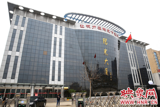 2011年4月，蘭考縣為民服務(wù)中心入住陽光大廈，目前，共有行政職能部門39個