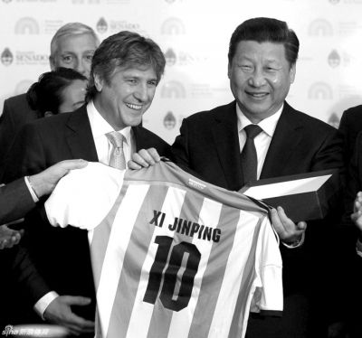 　獲贈10號球衣。