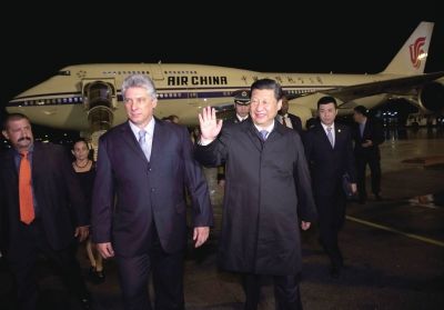 21日晚,習(xí)近平乘坐的專機(jī)抵達(dá)哈瓦那何塞·馬蒂國(guó)際機(jī)場(chǎng)。古巴國(guó)務(wù)委員會(huì)第一副主席兼部長(zhǎng)會(huì)議第一副主席