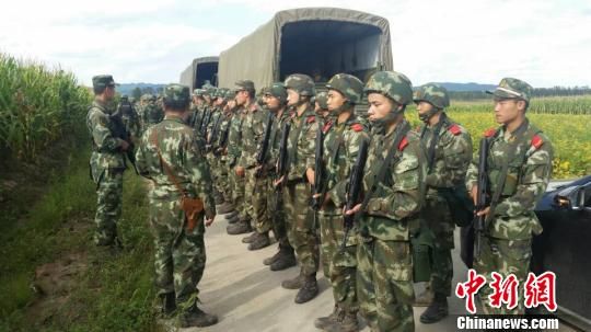 黑龍江武警發(fā)現(xiàn)脫逃嫌犯高玉倫?ài)欅E準(zhǔn)備武裝合圍(圖)