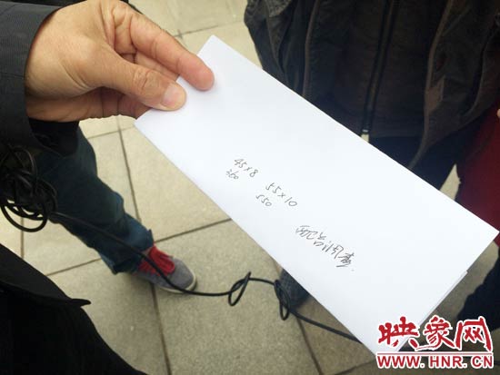 經(jīng)過初步測量，河南省人民會堂主樓的違法廣告牌面積為910平米。