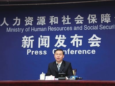 昨天，人社部新聞發(fā)言人李忠在新聞發(fā)布會上回答記者提問。圖/中國網(wǎng)