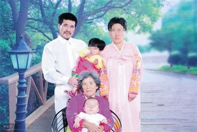 徐純合與家人合影。徐純合微博截圖