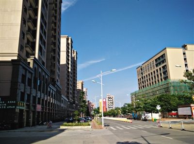 5月12日，泉州洛江區(qū)雙陽(yáng)。知情人稱(chēng)，徐鋼任期內(nèi)，在洛江區(qū)任職的謝清平協(xié)助徐鋼的表親在這里拿地。