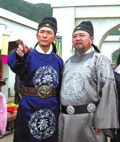 李元芳（左）紅過(guò)了狄大人