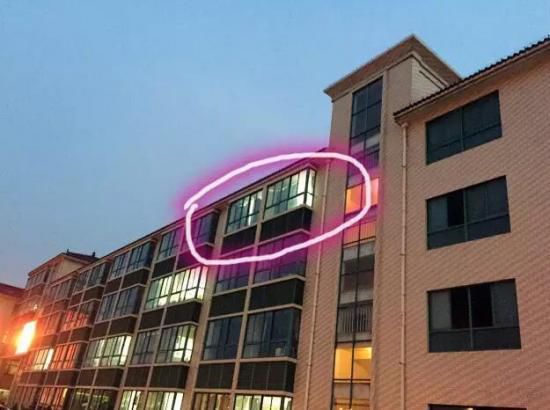 就在這間教室，吳老師在監(jiān)考中過世。